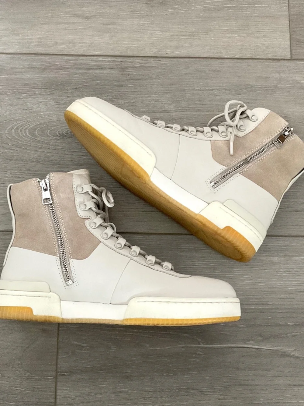 VINCE Rowan High Top Sneaker in Premium Cream Leather/ Suede Size 7.5 LIKE NEW